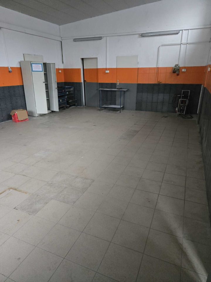 Hala/magazyn Sade Budy. Zdjęcie 3