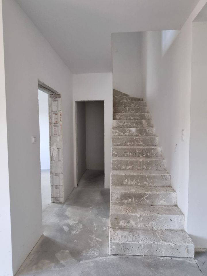 dom wolnostojący, 6 pokoi Bagno. Zdjęcie 16