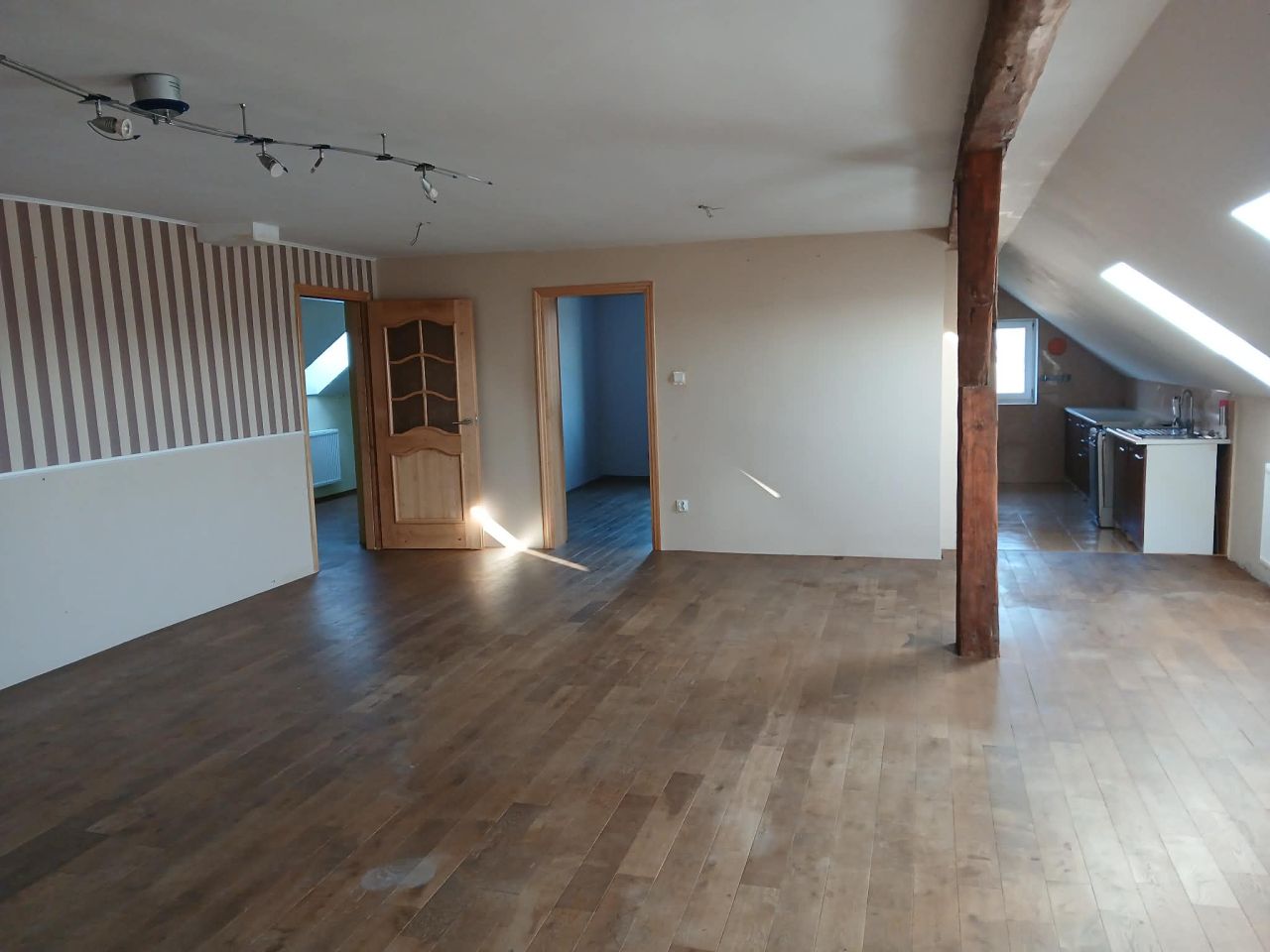 Mieszkanie 5-pokojowe Kabiny. Zdjęcie 5