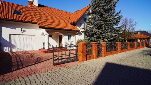dom wolnostojący Rzeszów, ul. św. Faustyny. Zdjęcie 1