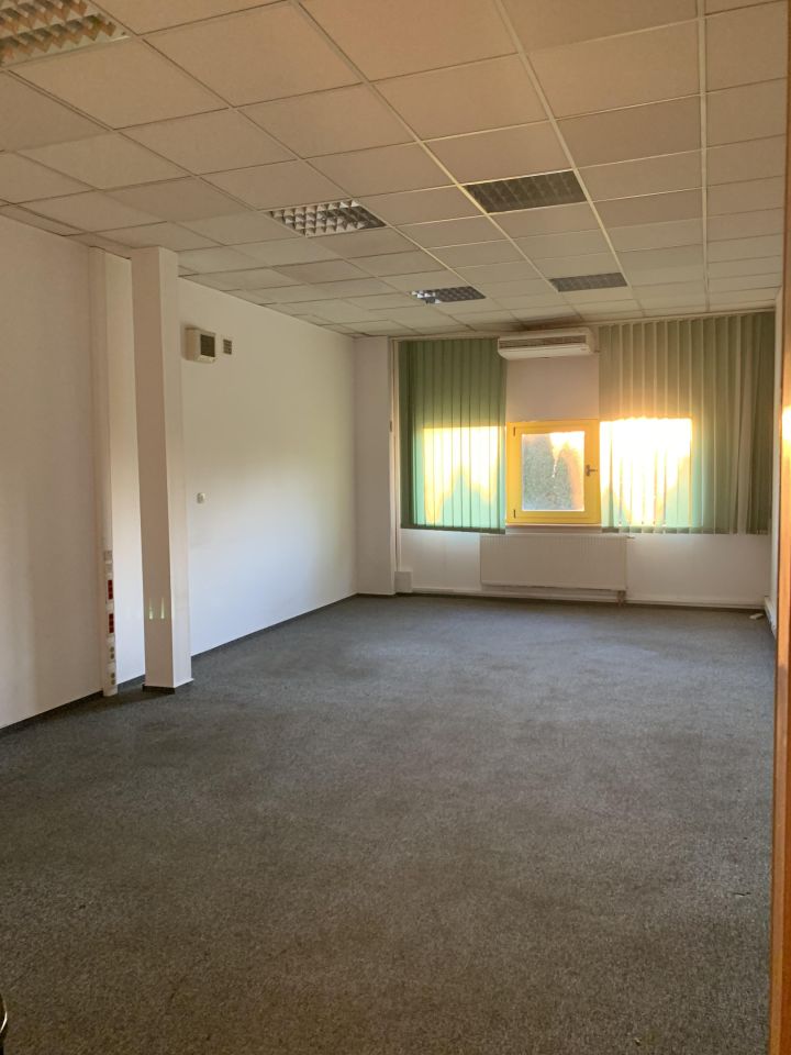 Biuro Marki, al. marsz. Józefa Piłsudskiego. Zdjęcie 3