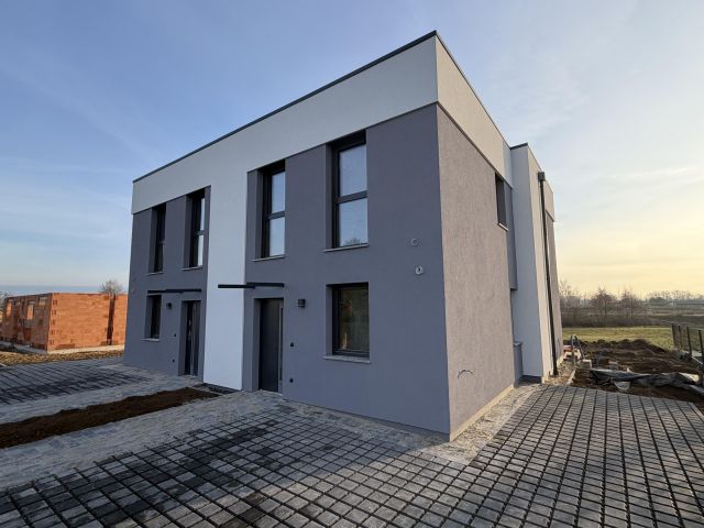 bliźniak, 4 pokoje Mechnice, ul. Jaśminowa. Zdjęcie 2