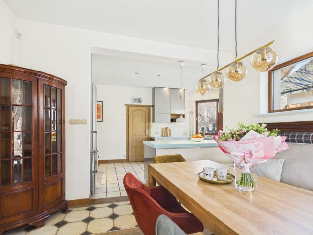 dom wolnostojący, 7 pokoi Pęcice Małe. Zdjęcie 3