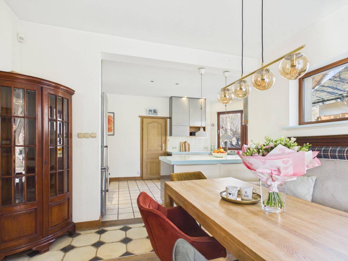 dom wolnostojący, 7 pokoi Pęcice Małe. Zdjęcie 3