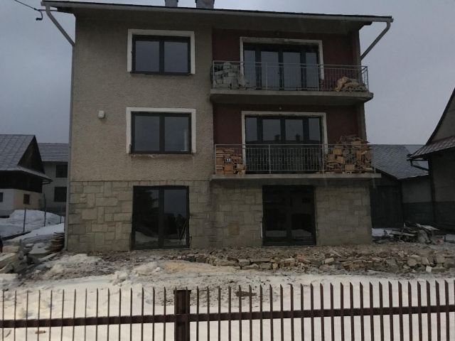 dom wolnostojący, 15 pokoi Maniowy Pod Kościołem, ul. Juliusza Słowackiego. Zdjęcie 1