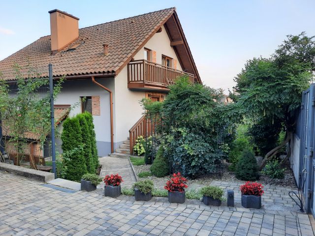 dom wolnostojący, 4 pokoje Czyżówka, ul. Olkuska. Zdjęcie 1