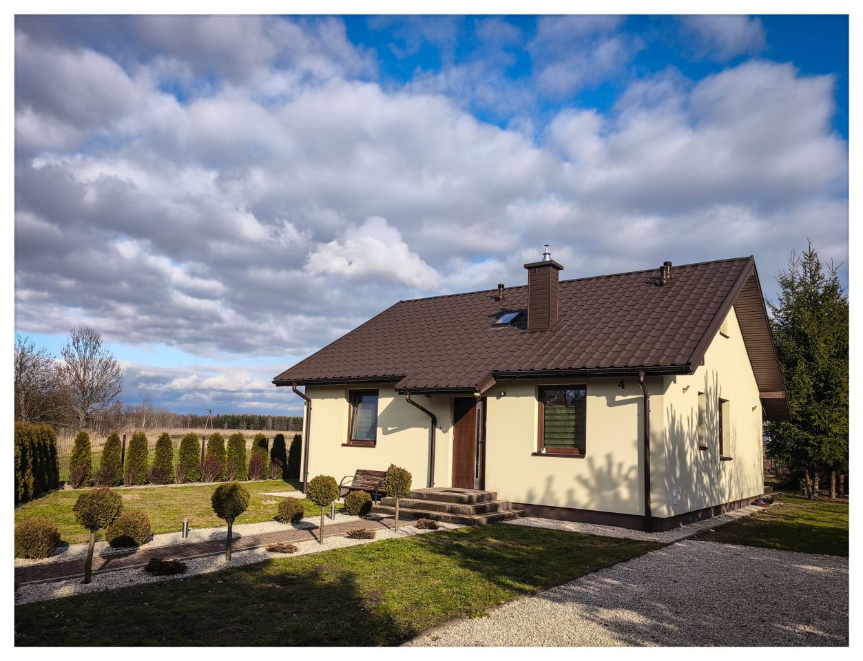 dom wolnostojący, 4 pokoje Trześń Błonie, ul. Szafirowa. Zdjęcie 1