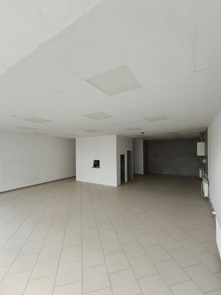Commercial property, 205 m²