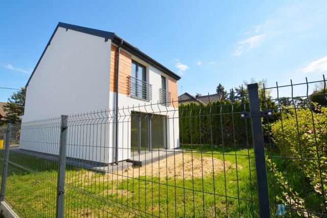 dom wolnostojący, 4 pokoje Dziekanów Leśny. Zdjęcie 3