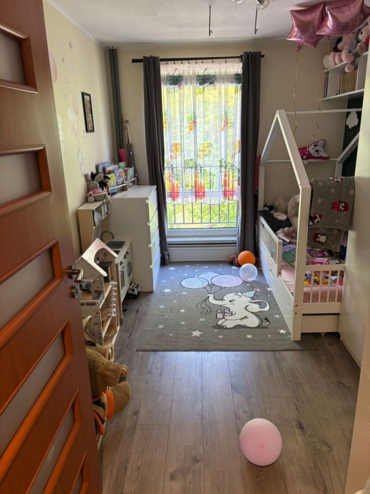 Mieszkanie 3-pokojowe Bytom, pl. Stefana Żeromskiego. Zdjęcie 2