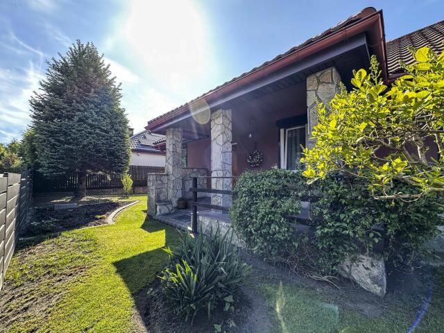 dom wolnostojący, 4 pokoje Michałowice Komora. Zdjęcie 2