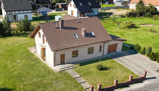 dom wolnostojący, 5 pokoi Grodków. Zdjęcie 2