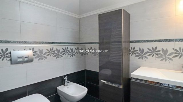 dom wolnostojący, 11 pokoi Sułkowice. Zdjęcie 39