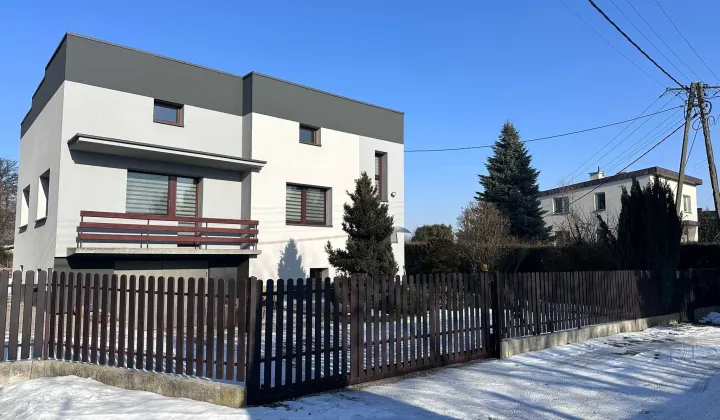 dom wolnostojący Brzezinka, ul. Dworska