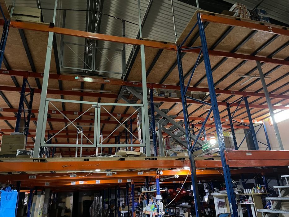 Hala/magazyn Mniszek. Zdjęcie 6