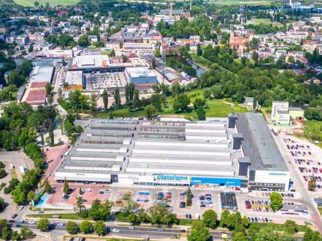 Hala/magazyn Pabianice Centrum, ul. gen. Stefana "Grota" Roweckiego. Zdjęcie 1