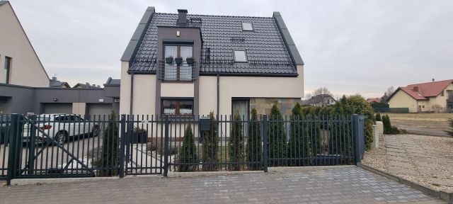 dom wolnostojący, 3 pokoje Gliwice Żerniki, ul. Bożonarodzeniowa. Zdjęcie 1
