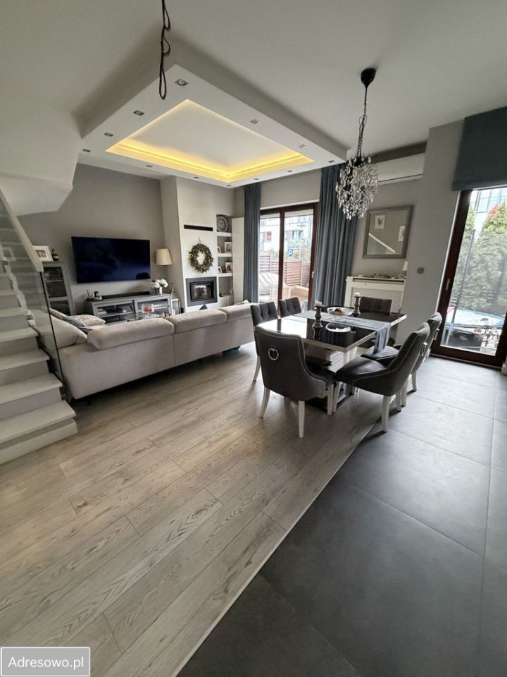 dom szeregowy, 5 pokoi Piaseczno. Zdjęcie 1