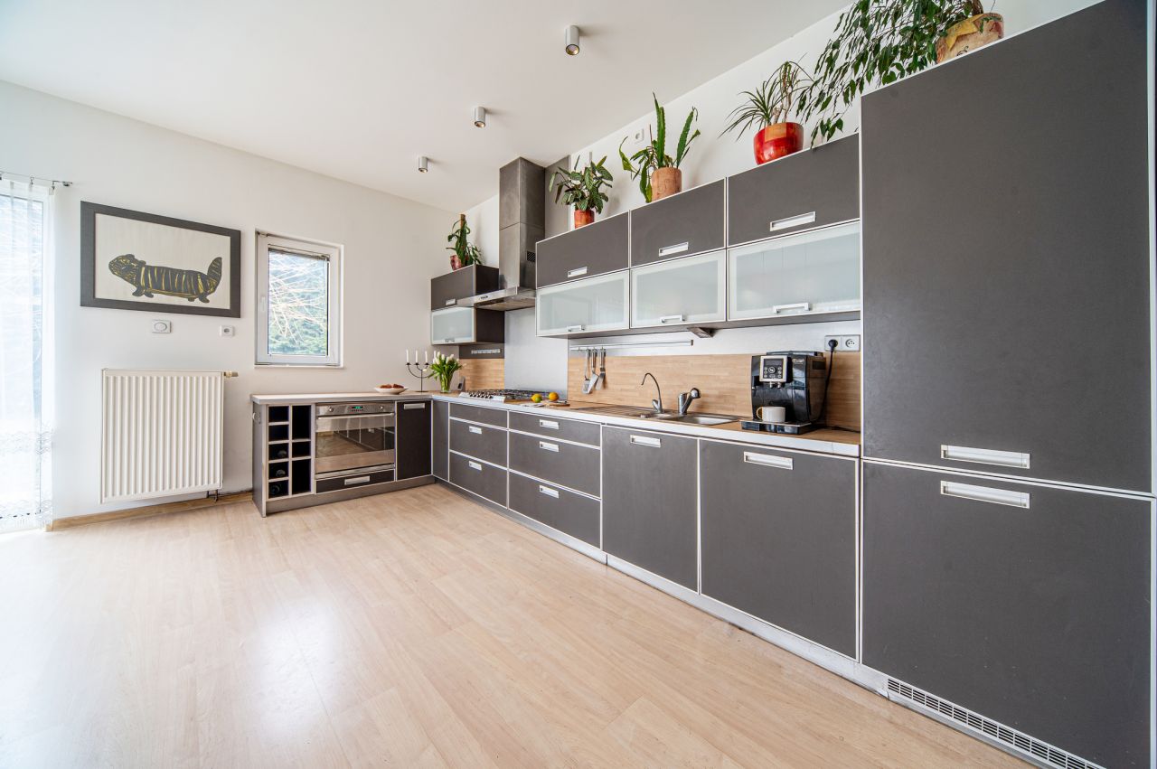 dom wolnostojący, 5 pokoi Złotokłos, ul. Słoneczna. Zdjęcie 4