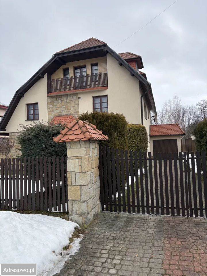 dom wolnostojący, 8 pokoi Krosno, ul. Romualda Traugutta