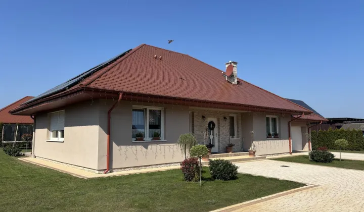 dom wolnostojący, 4 pokoje Kobierzyce