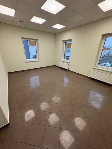 Biuro Jelcz-Laskowice Centrum, ul. Oławska. Zdjęcie 1