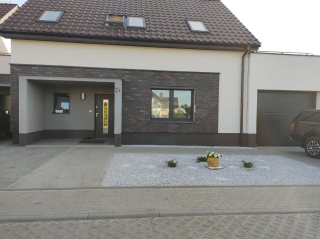 bliźniak Zieleniewo, ul. Różana. Zdjęcie 1