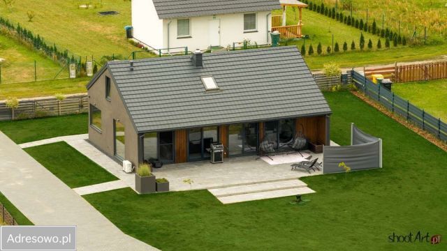 dom wolnostojący, 4 pokoje Bronków. Zdjęcie 1