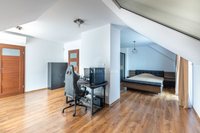 dom wolnostojący, 5 pokoi Nowe Miasto. Zdjęcie 12