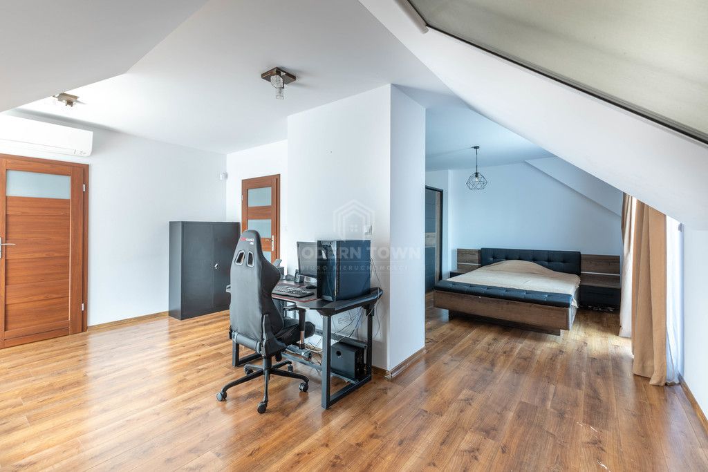 dom wolnostojący, 5 pokoi Nowe Miasto. Zdjęcie 12