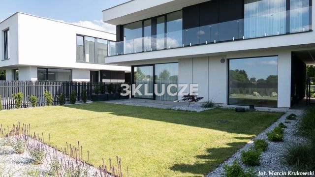 dom wolnostojący, 6 pokoi Dąbrowica, ul. Uzdrowiskowa. Zdjęcie 2