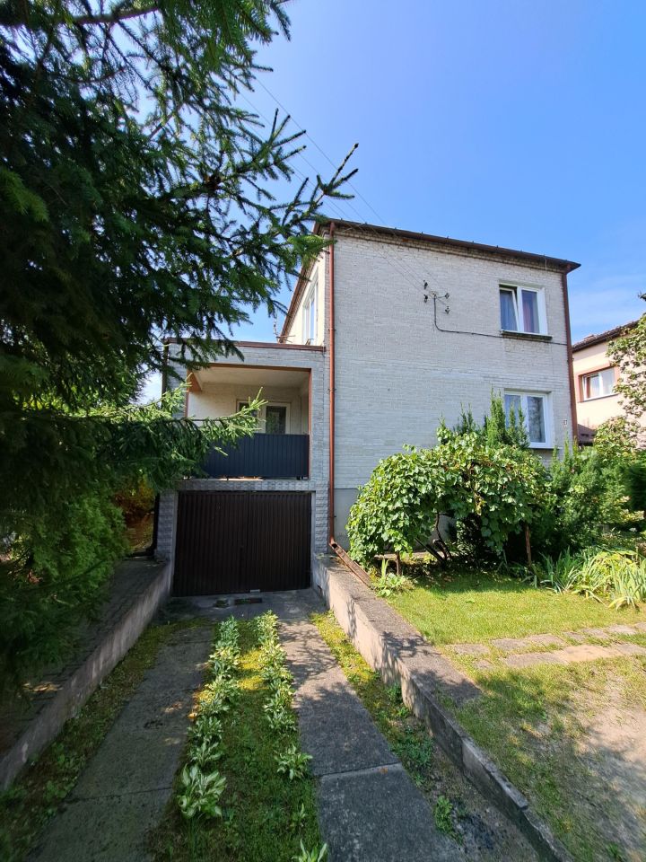 dom wolnostojący, 4 pokoje Ostrowiec Świętokrzyski Henryków, ul. Władysława Broniewskiego. Zdjęcie 2