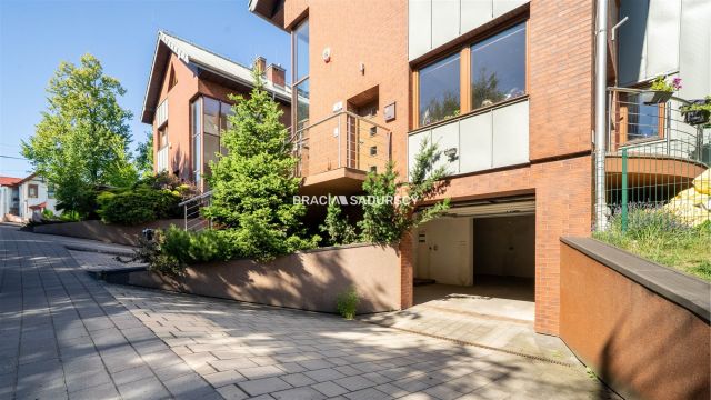 Mieszkanie 4-pokojowe Brzyczyna. Zdjęcie 14