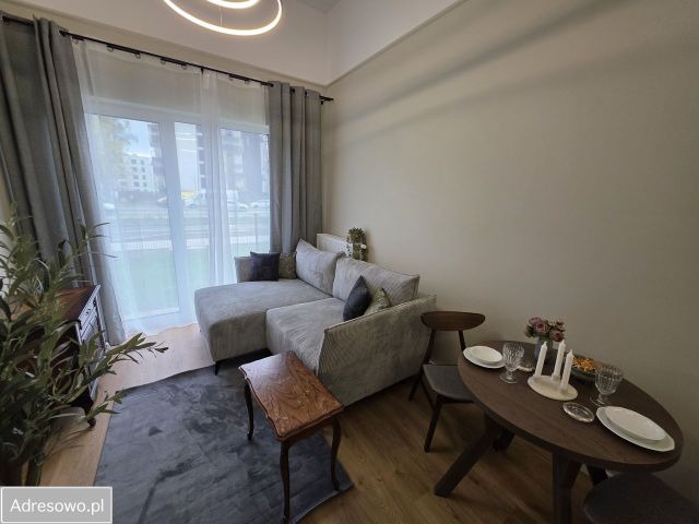 Mieszkanie 2-pokojowe Warszawa Okęcie, ul. Łopuszańska. Zdjęcie 1