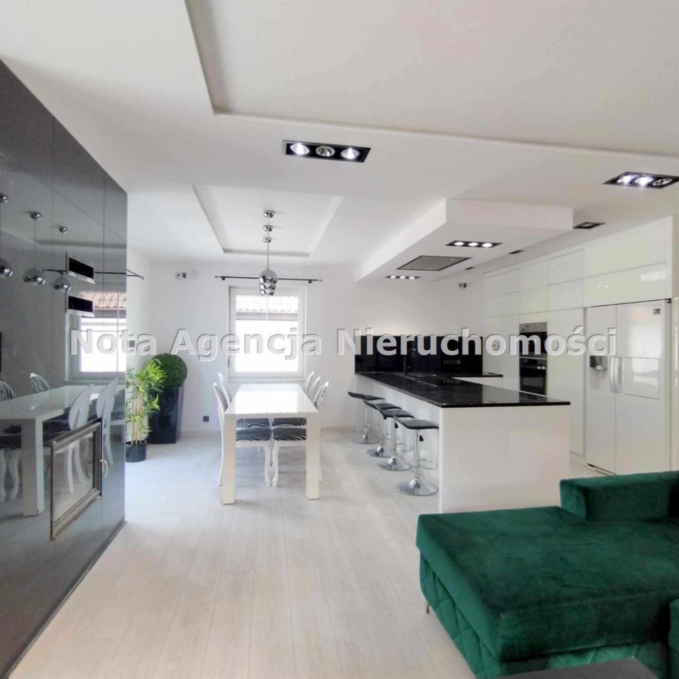 dom wolnostojący, 7 pokoi Wałbrzych Konradów. Zdjęcie 3