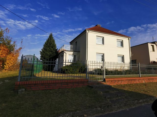 dom wolnostojący, 7 pokoi Zębowice, ul. Stokrotek. Zdjęcie 1