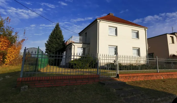 dom wolnostojący, 7 pokoi Zębowice, ul. Stokrotek