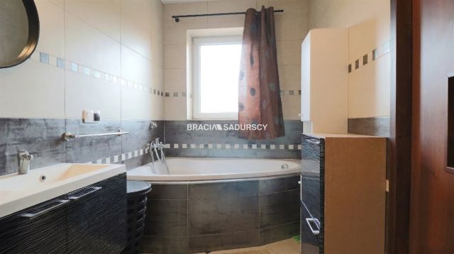 dom wolnostojący, 11 pokoi Sułkowice. Zdjęcie 31