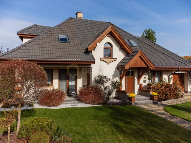 dom wolnostojący, 6 pokoi Kąty, ul. Spacerowa. Zdjęcie 1