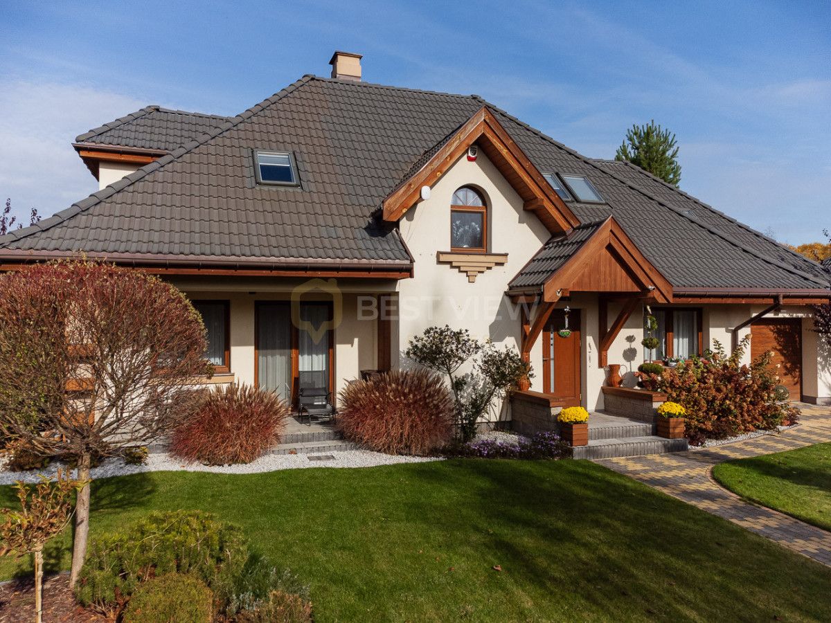 dom wolnostojący, 6 pokoi Kąty, ul. Spacerowa