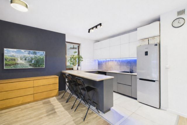 Mieszkanie 3-pokojowe Stara Iwiczna. Zdjęcie 2