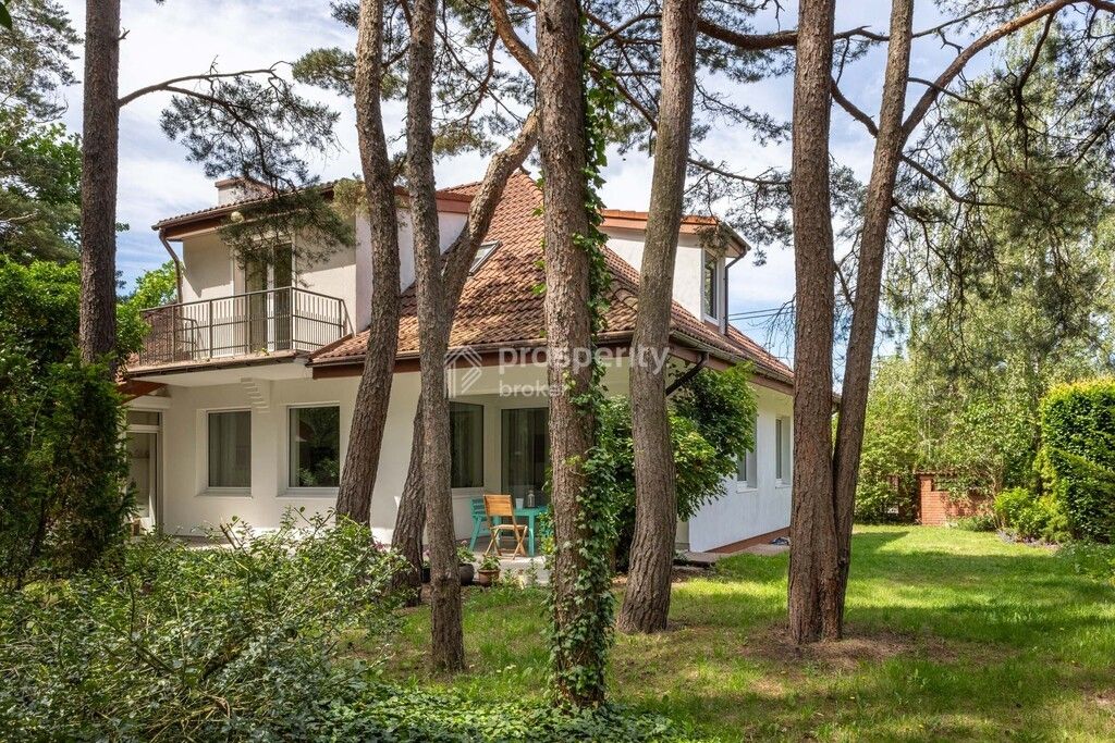 dom wolnostojący, 5 pokoi Laski, ul. Podleśna. Zdjęcie 1