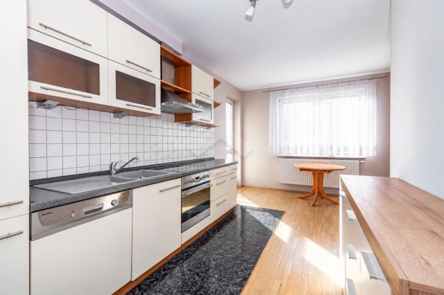 Mieszkanie 3-pokojowe Kraków Kurdwanów, ul. Marii i Bolesława Wysłouchów. Zdjęcie 1