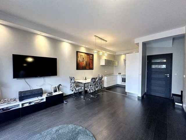 dom szeregowy, 4 pokoje Julianów. Zdjęcie 1