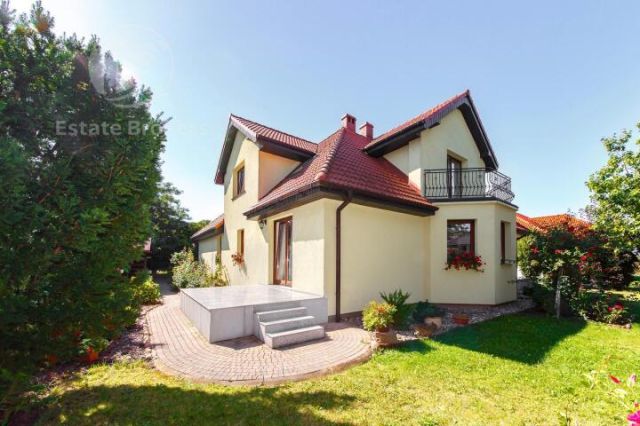 dom wolnostojący, 10 pokoi Żórawina, ul. Sportowa. Zdjęcie 1
