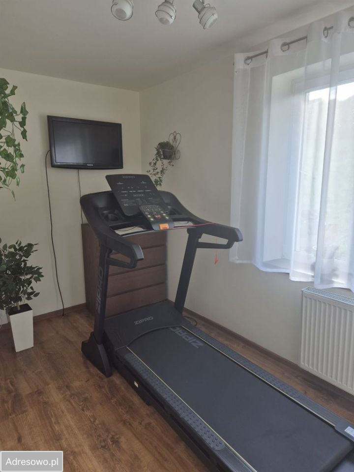 dom wolnostojący, 6 pokoi Klucze, ul. Hardego. Zdjęcie 2