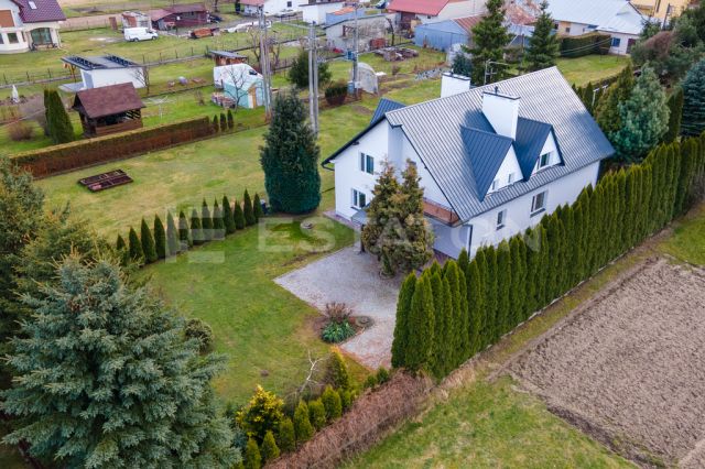 dom wolnostojący, 6 pokoi Strażów. Zdjęcie 1