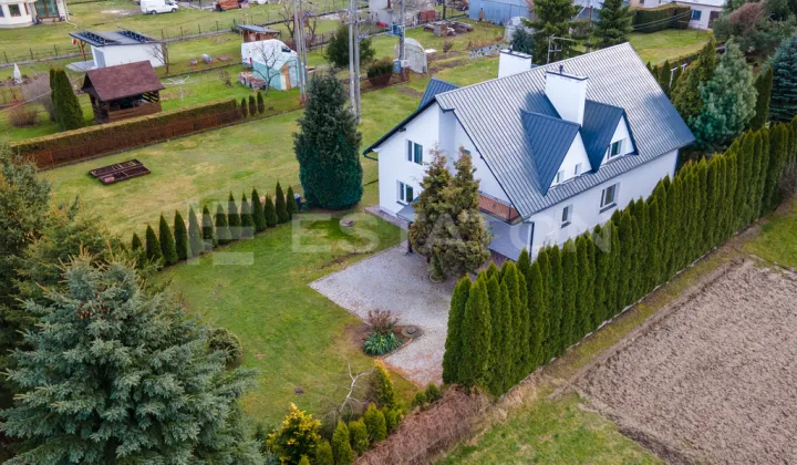 dom wolnostojący, 6 pokoi Strażów