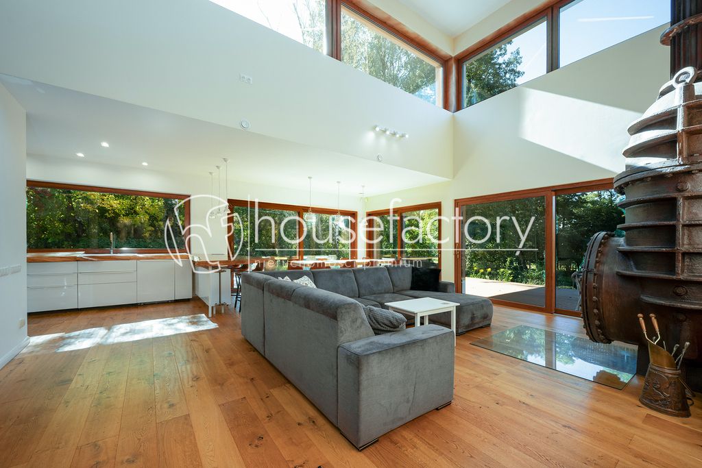 dom wolnostojący, 4 pokoje Łódź Nowosolna. Zdjęcie 1