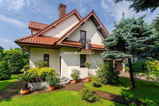 dom wolnostojący, 5 pokoi Kraków Dębniki, ul. Kostrzecka. Zdjęcie 1